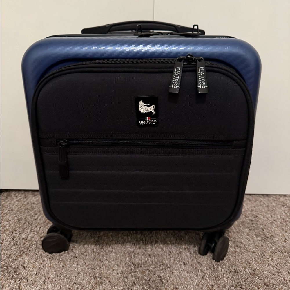 Navy & Black Carry-On Spinner Travel Bag